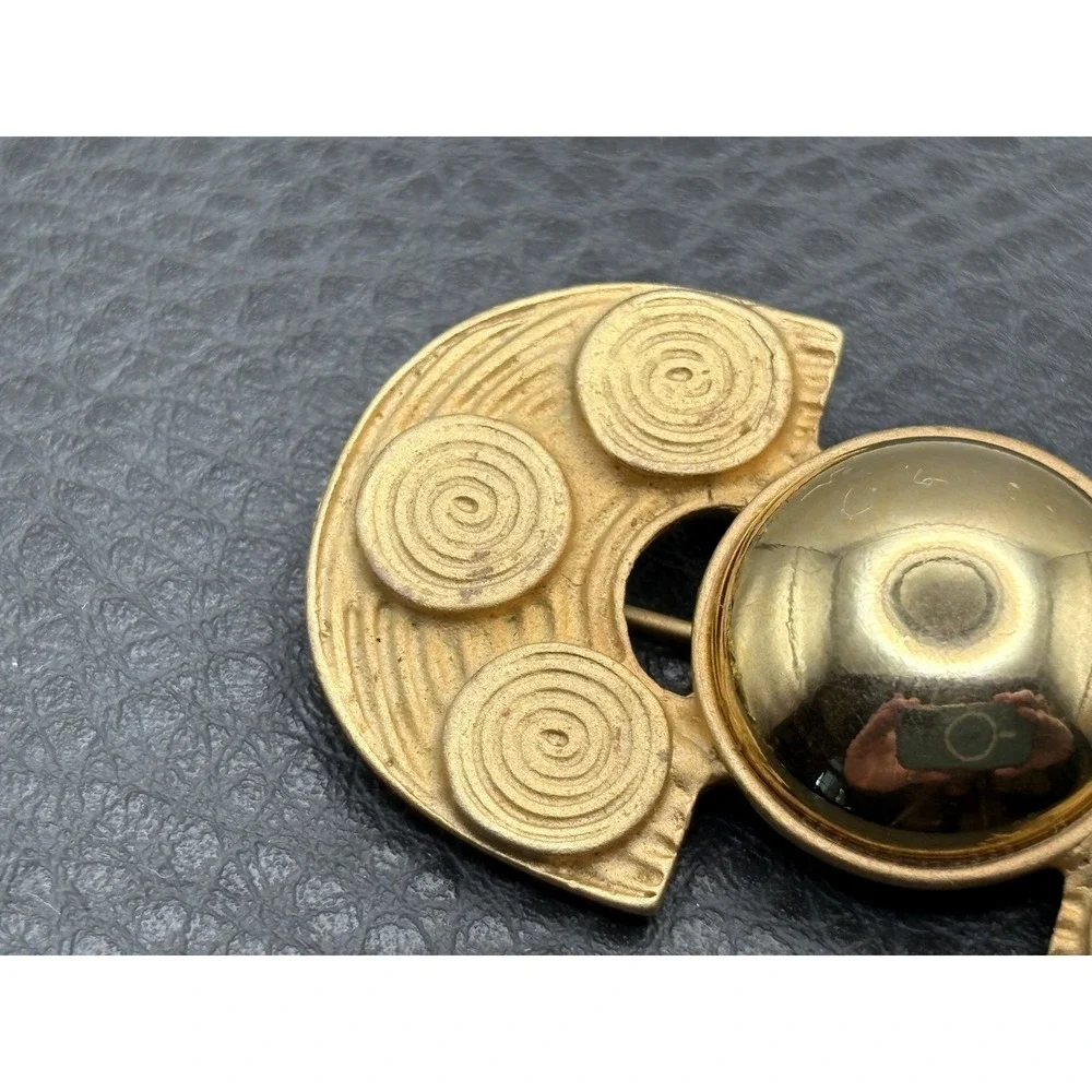 Vintage 80s Chunky Gold Tone Applied Spirals Brooch Pin Runway Mod
